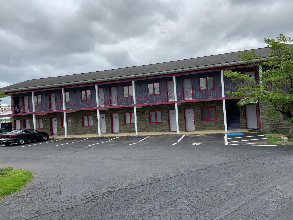 Travelodge By Wyndham Strasburg/Lancaster Amish Country Dış mekan fotoğraf