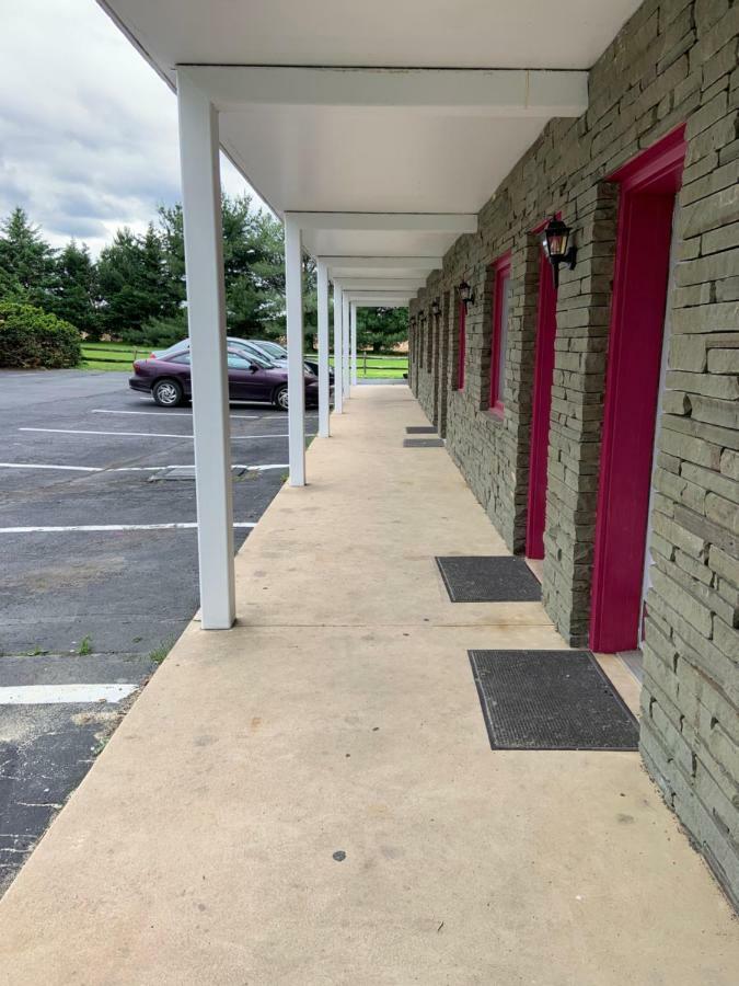 Travelodge By Wyndham Strasburg/Lancaster Amish Country Dış mekan fotoğraf