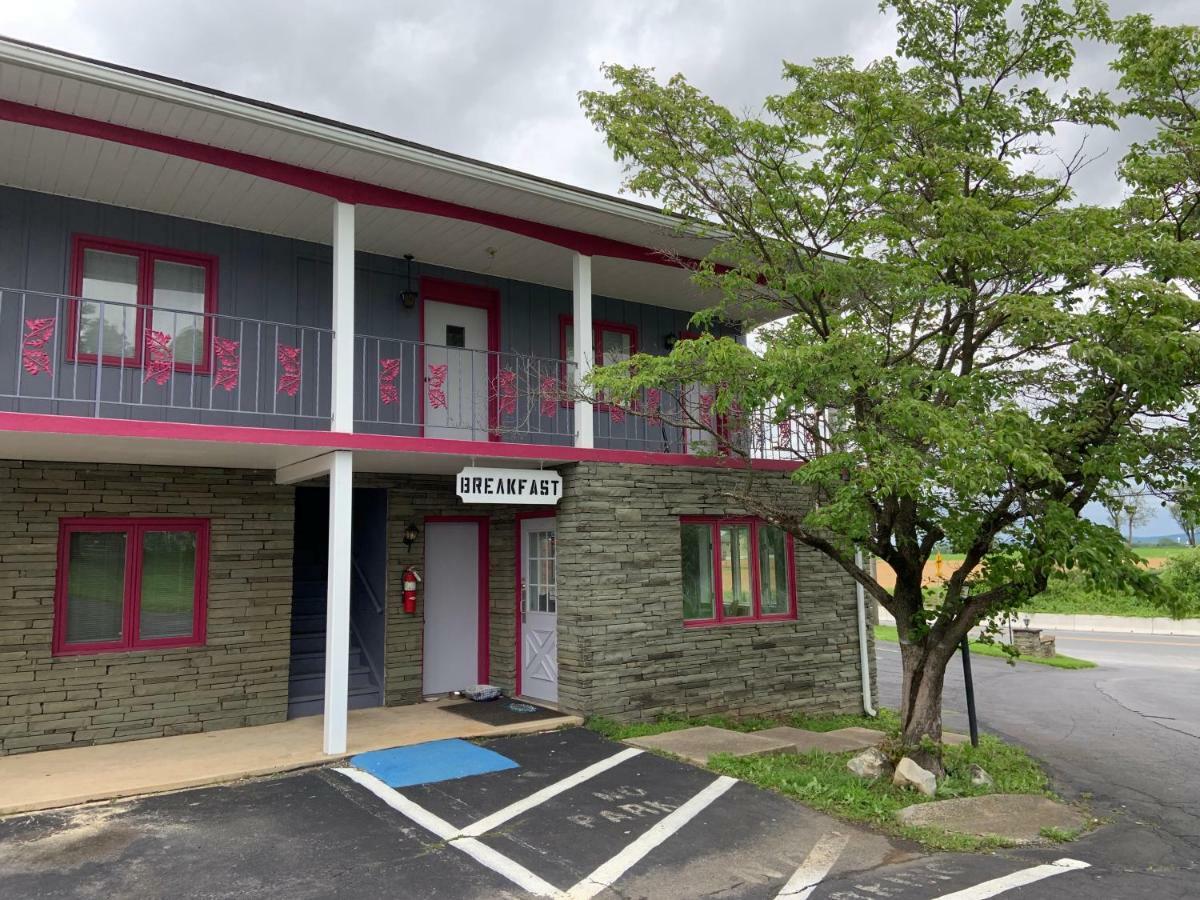 Travelodge By Wyndham Strasburg/Lancaster Amish Country Dış mekan fotoğraf