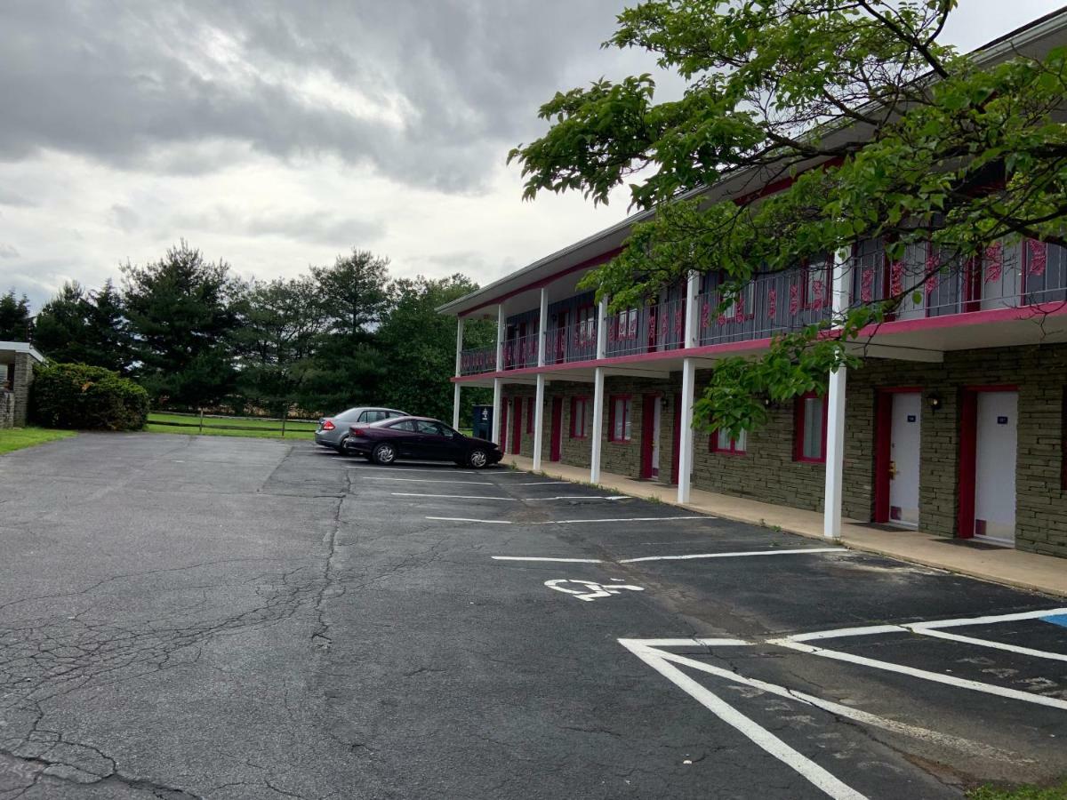 Travelodge By Wyndham Strasburg/Lancaster Amish Country Dış mekan fotoğraf